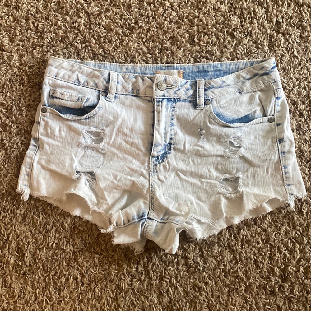 White wash denim distressed shorts